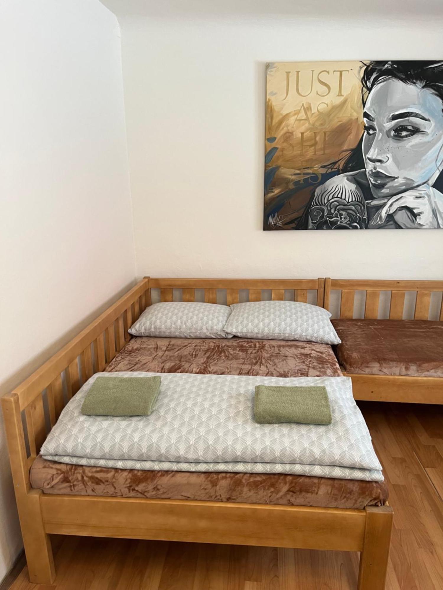 Mikulovska Chalupa Se Sklepem Luaran gambar